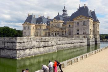 With its spectacular garden and harmonious architecture, château Vaux-le-Vicomte inspired King Louis XIV to build Versailles. Photo by Rick Steves